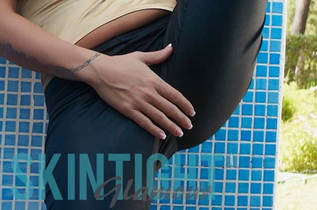 alex black and gold Preview 1