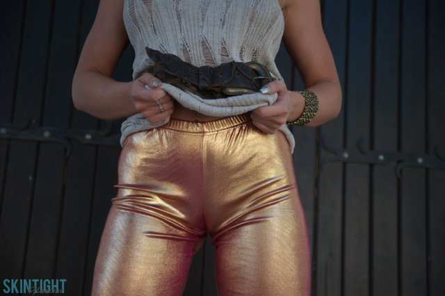 Tori Gold Leggings Preview 2