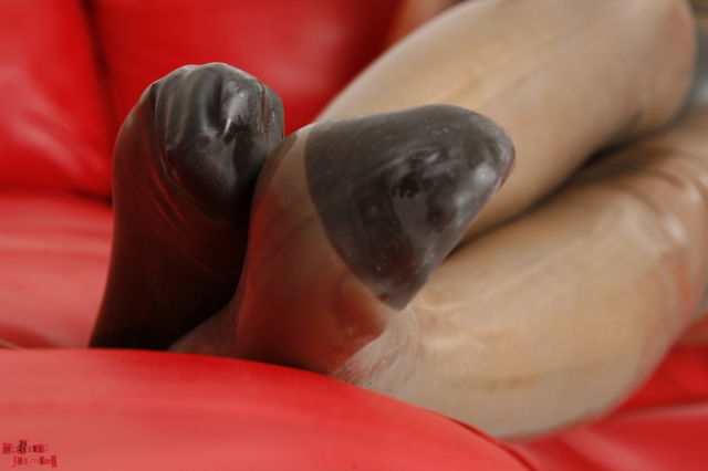 Latex Queen Preview 2